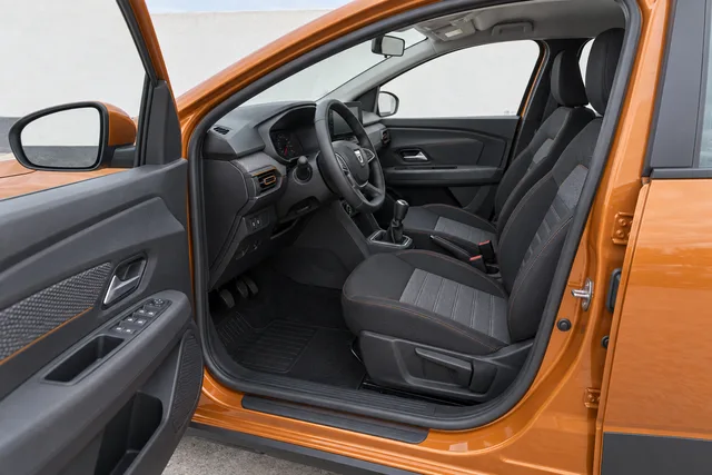 Dacia Sandero Stepway Laranja Atacama, bancos da frente