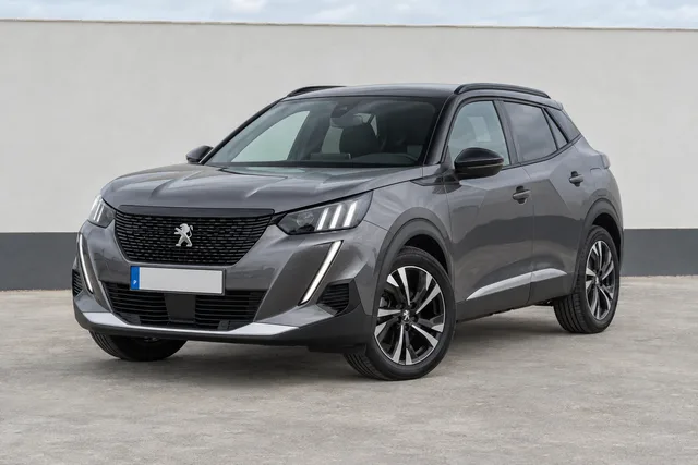 Peugeot 2008 Cinzento Artense, vista de frente a três quartos