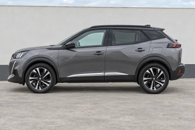 Peugeot 2008 Cinzento Artense, perfil
