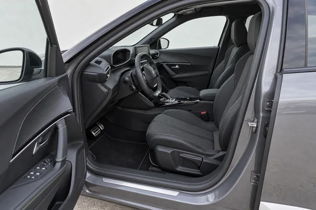 Peugeot 2008 Cinzento Artense, bancos da frente