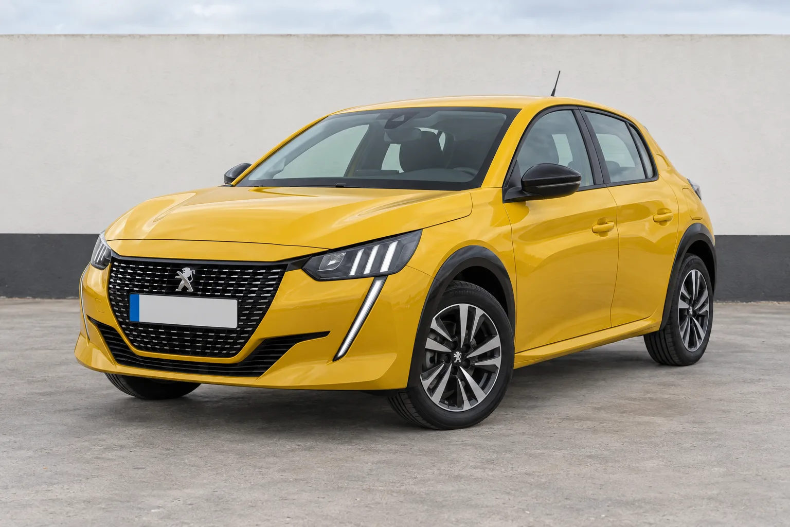 Peugeot 208 Amarelo Faro, frente a três quartos