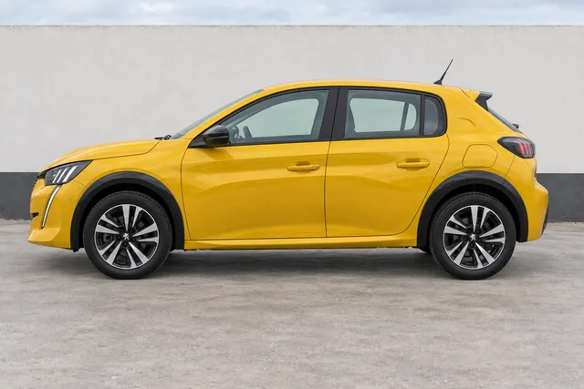 Peugeot 208 Amarelo Faro, perfil