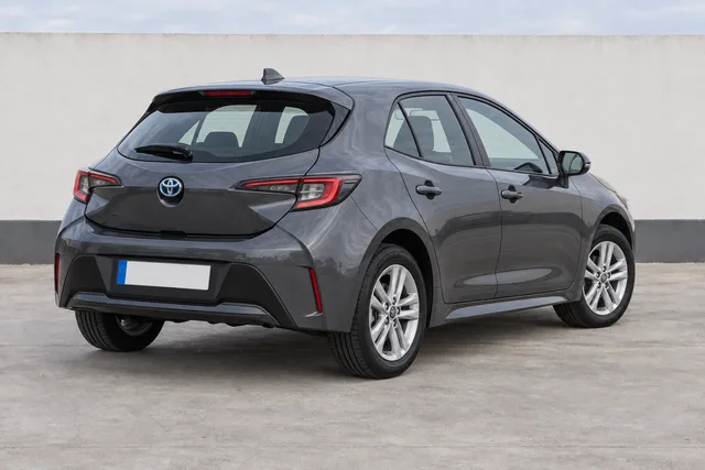 Toyota Corolla Cinzento Metalizado, traseira a três quartos