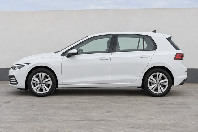 Volkswagen Golf Branco Puro, perfil