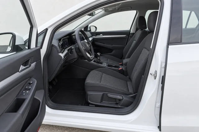 Volkswagen Golf Branco Puro, bancos da frente