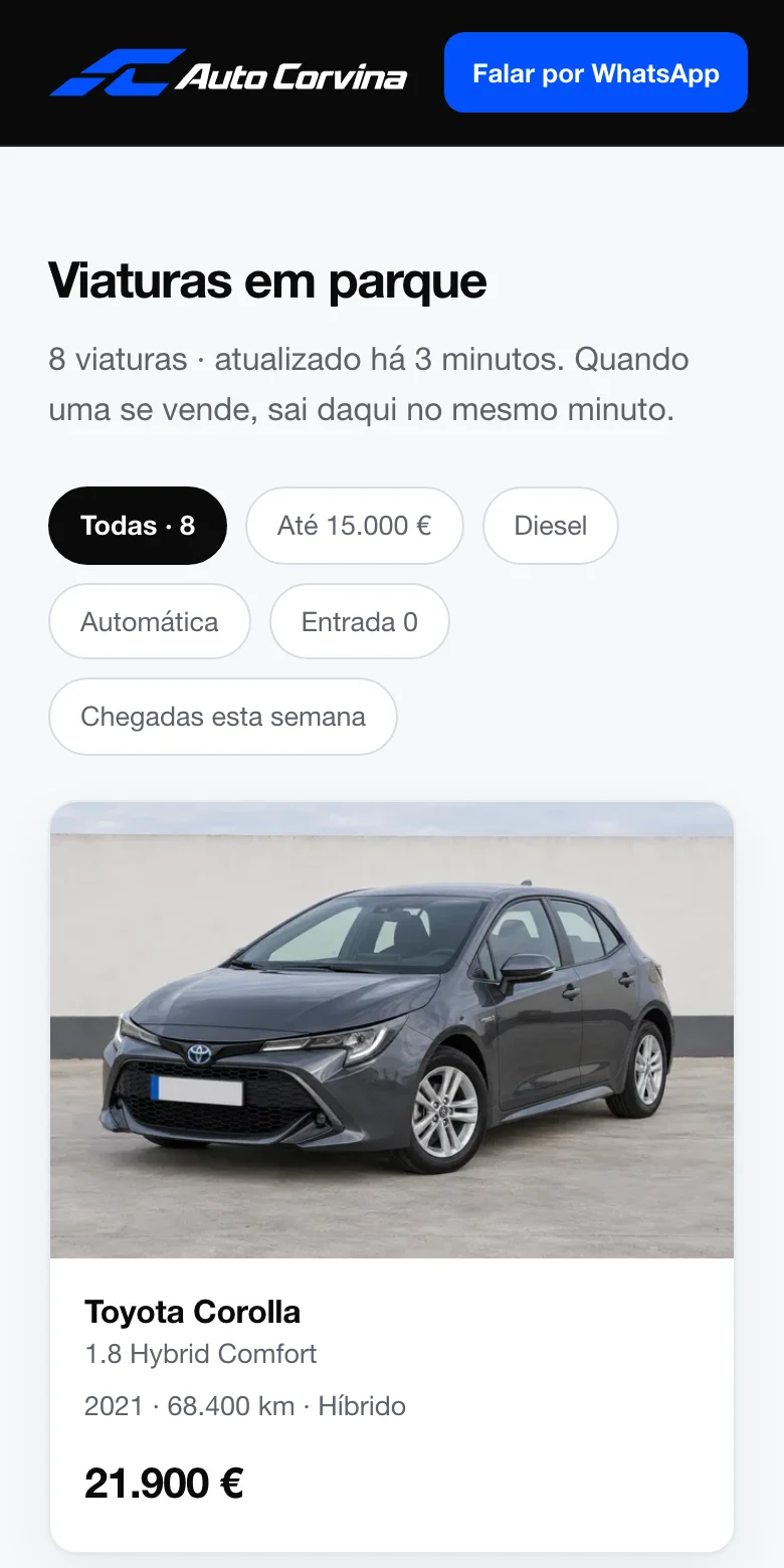 Captura do stand de demonstração num ecrã de telemóvel, com a lista de viaturas em coluna.